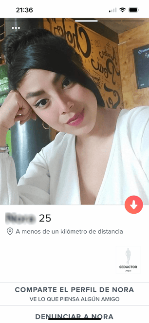 Ejemplo de perfil con selfie de chica en Tinder